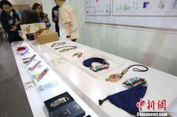 浙江義烏文化產(chǎn)品交易會(huì) 讓中國故事通過計(jì)算機(jī)網(wǎng)絡(luò)信息咨詢走入尋常百姓生活